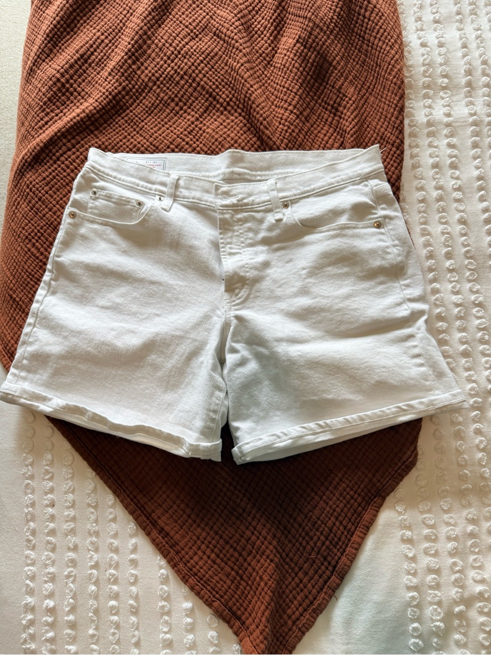 GAP White Denim Shorts — Classic Five-Pocket Style
